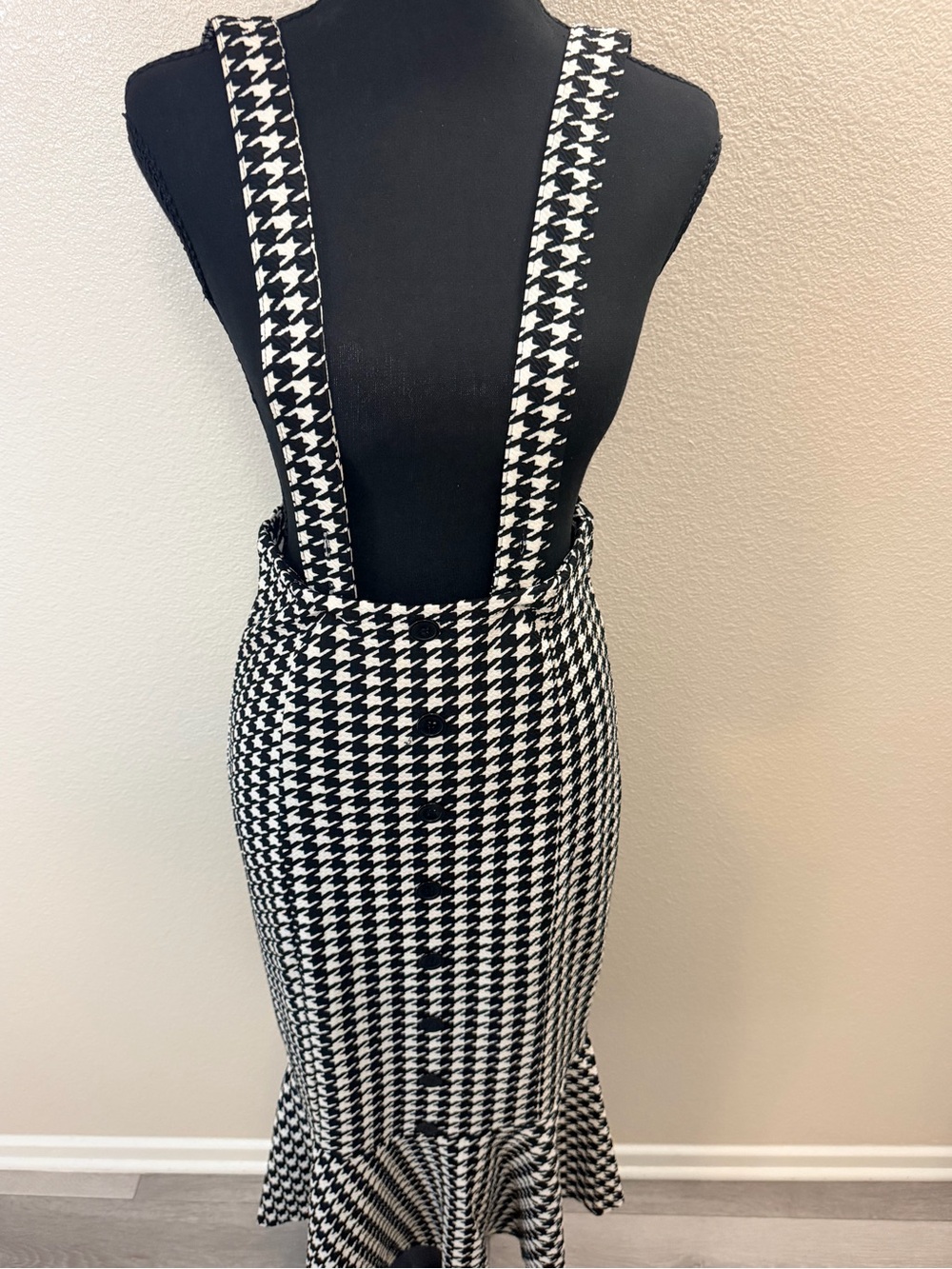 SHEIN Black and White Houndstooth Suspender Skirt - Picture 4 of 10
